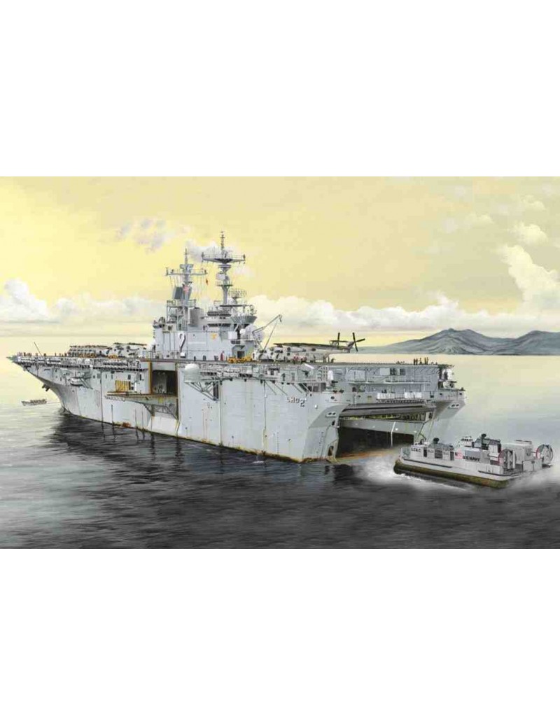 Barco Estático de Plástico, USS ESSE x LHD-2 Escala , Escala 1/700 fabricante Hobby Boss